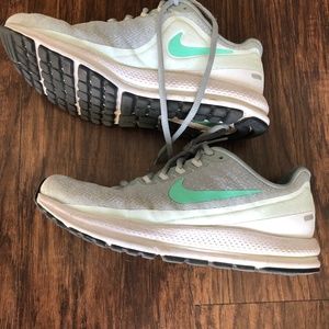 Nike Air Zoom Vomero 13 Women's Running Shoe